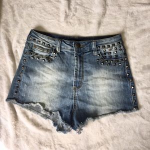 🍁Studded jean shorts